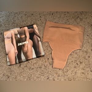SKIMS Tan Core Control Thong size S/M New In Box